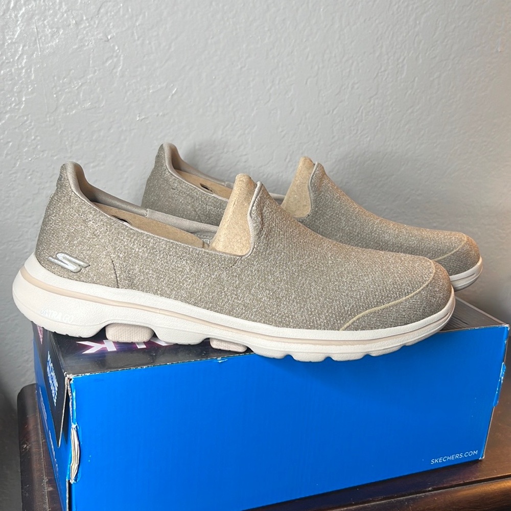 Skechers GOwalk 5 Slip-On Sneaker - Women's size 13 - Picture 2 of 8